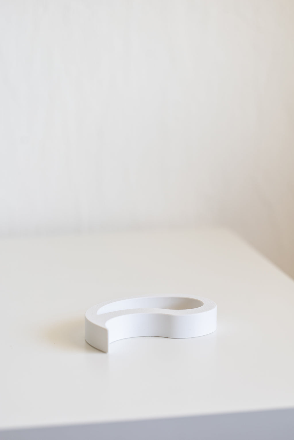 Fensterstopper – Minimalistischer Fensterbutler für Zuhause, Büro