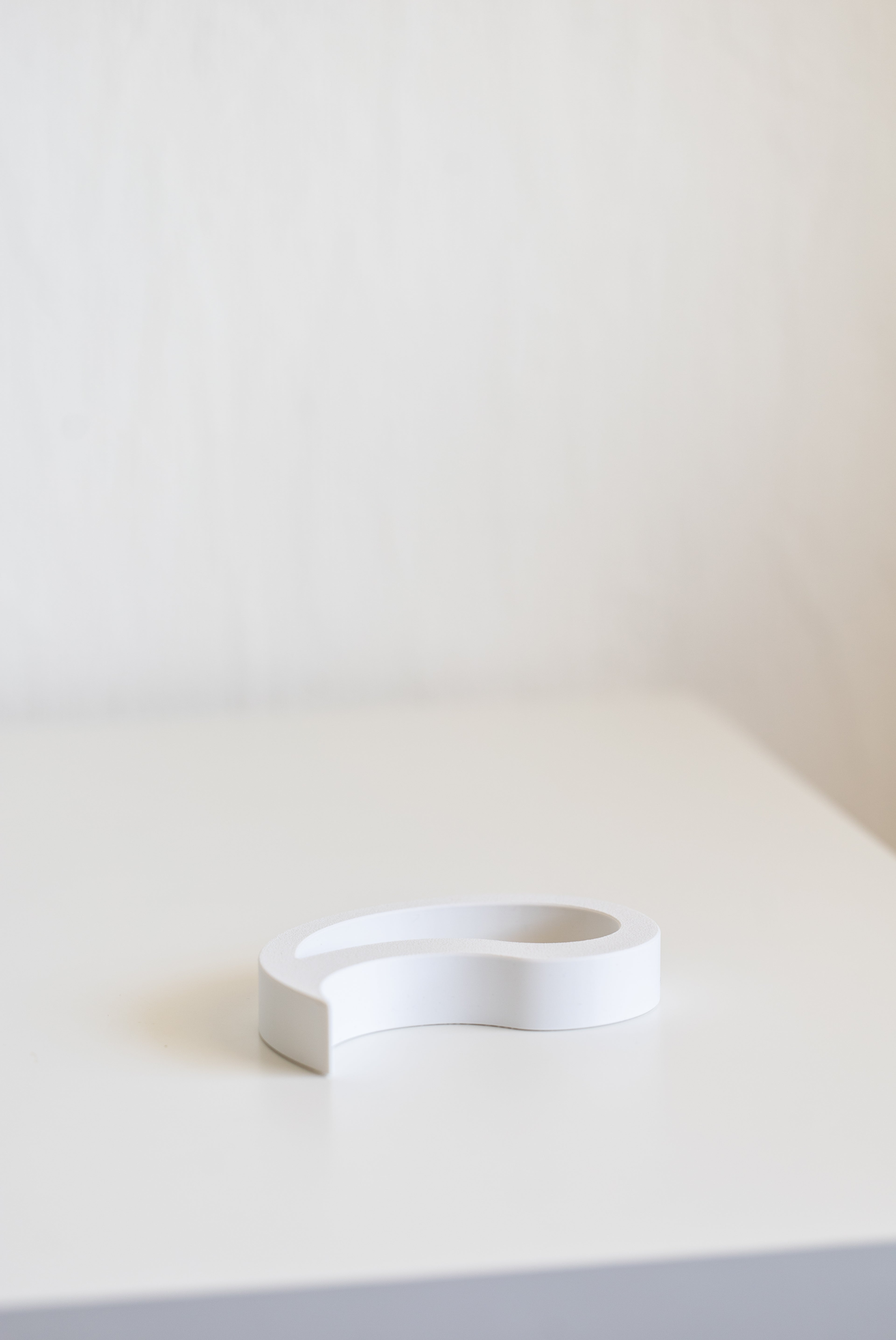 Fensterstopper – Minimalistischer Fensterbutler für Zuhause, Büro