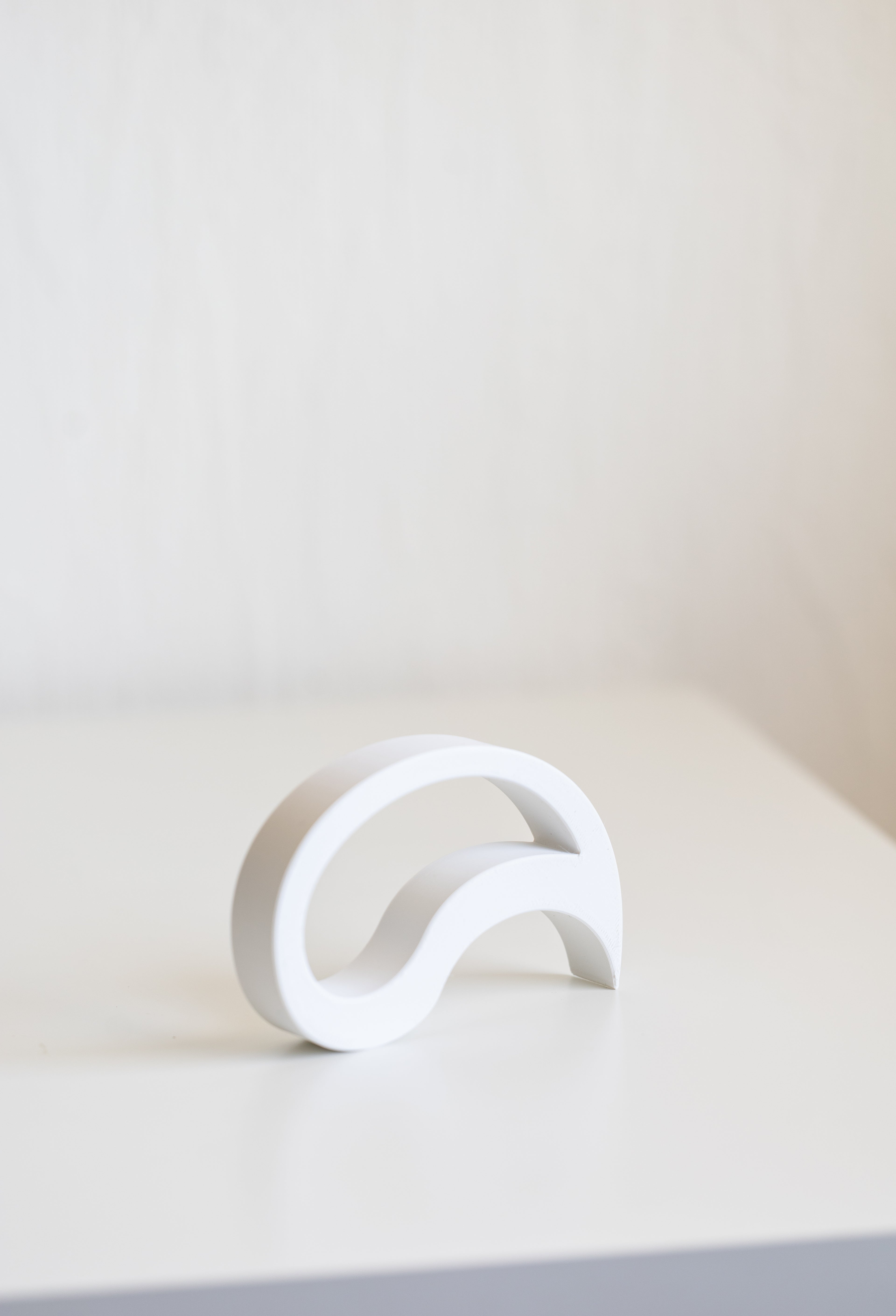 Fensterstopper – Minimalistischer Fensterbutler für Zuhause, Büro