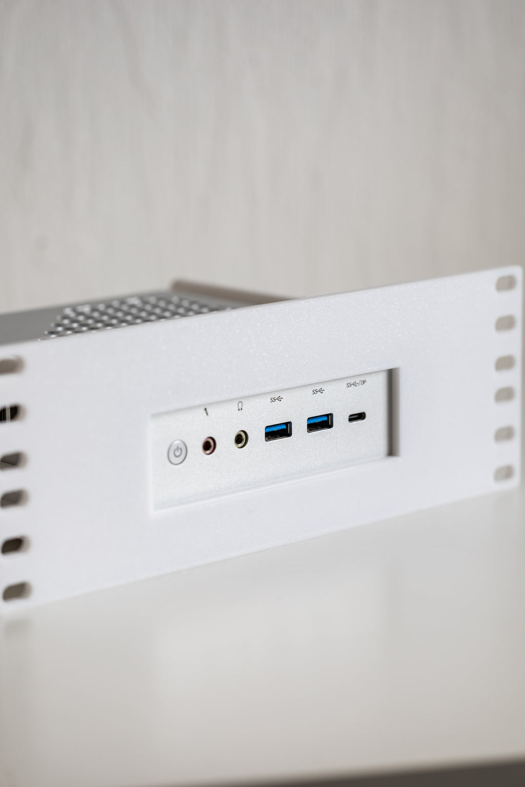 2HE Halterung für MinisForum HM90 – 19 Zoll & 10 Zoll Mini PC Halterung