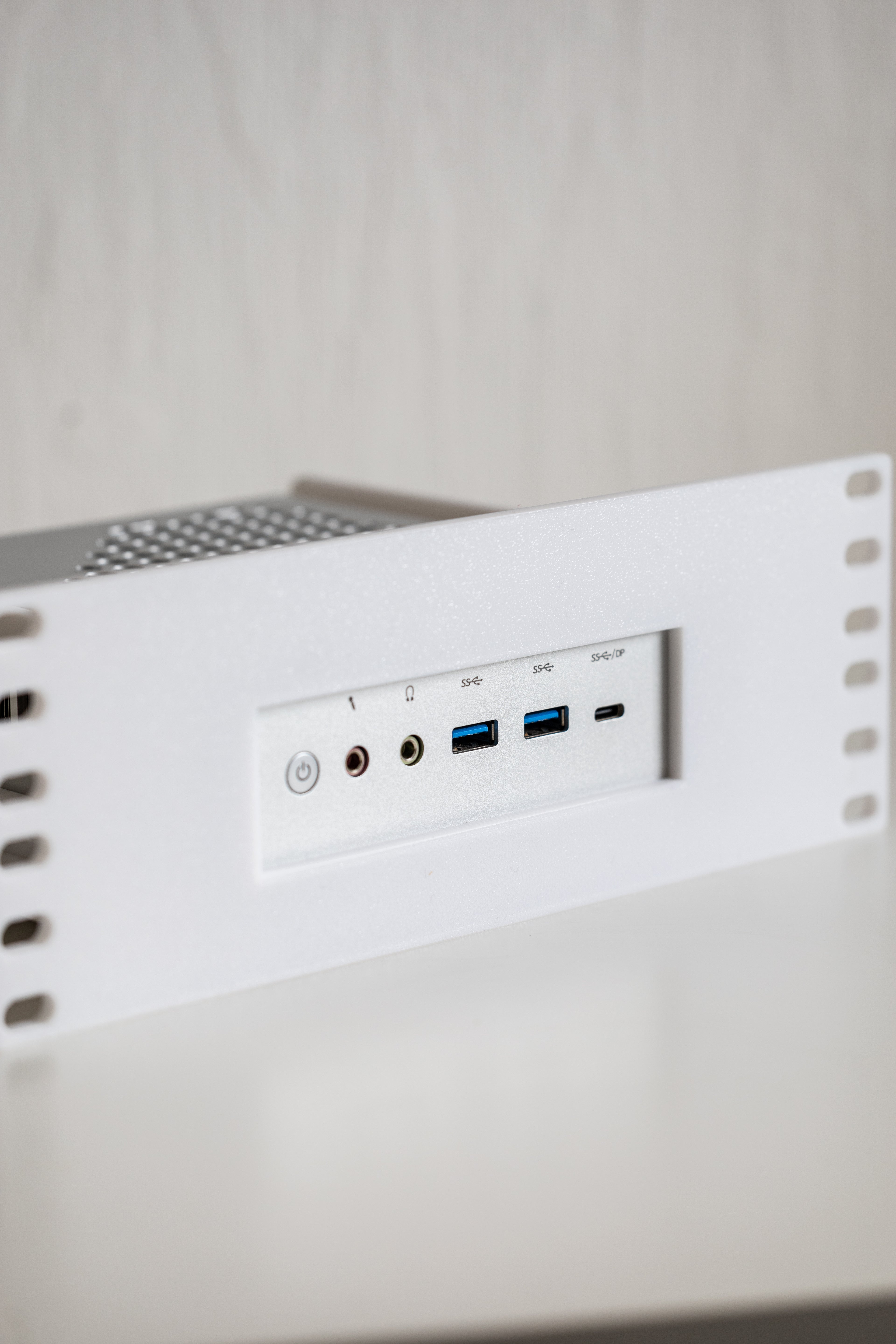 2HE Halterung für MinisForum HM90 – 19 Zoll & 10 Zoll Mini PC Halterung