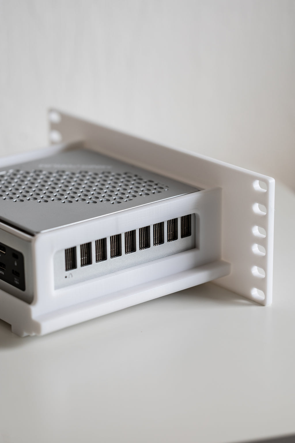 2HE Halterung für MinisForum HM90 – 19 Zoll & 10 Zoll Mini PC Halterung