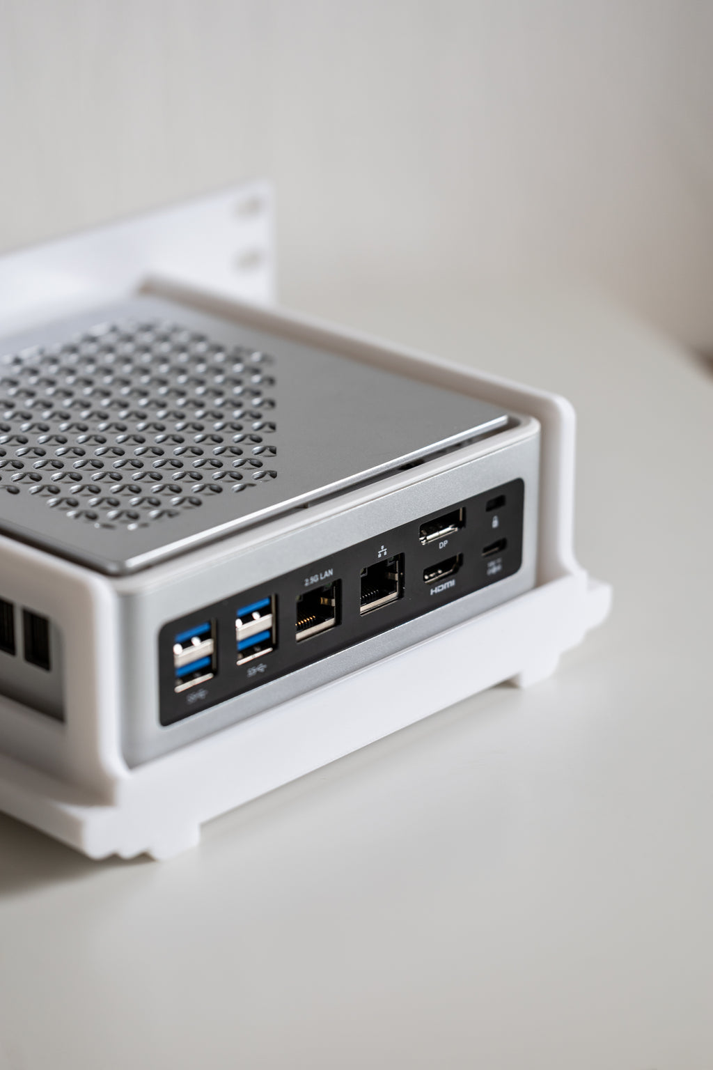 2HE Halterung für MinisForum HM90 – 19 Zoll & 10 Zoll Mini PC Halterung