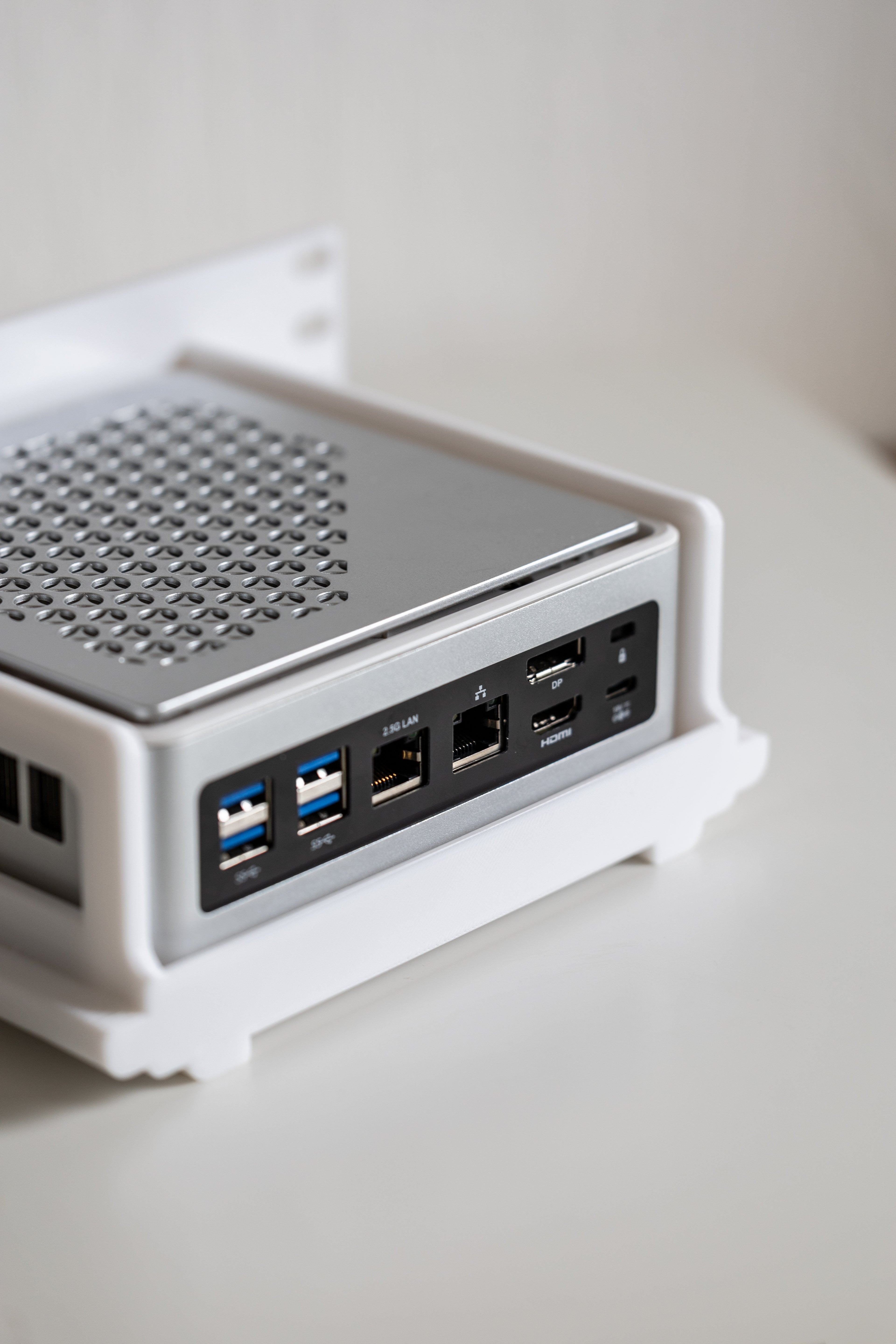 2HE Halterung für MinisForum HM90 – 19 Zoll & 10 Zoll Mini PC Halterung