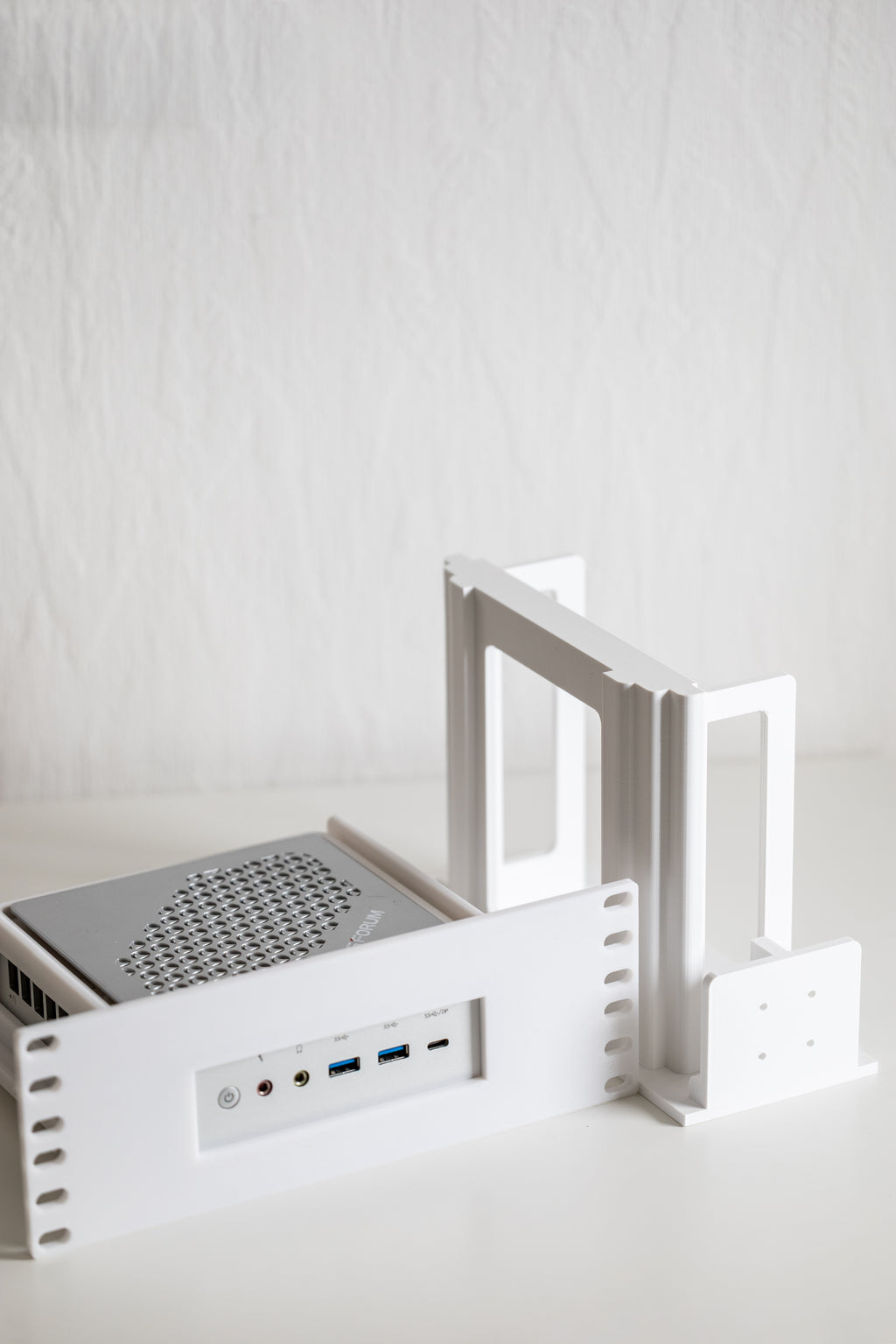 2HE Halterung für MinisForum HM90 – 19 Zoll & 10 Zoll Mini PC Halterung