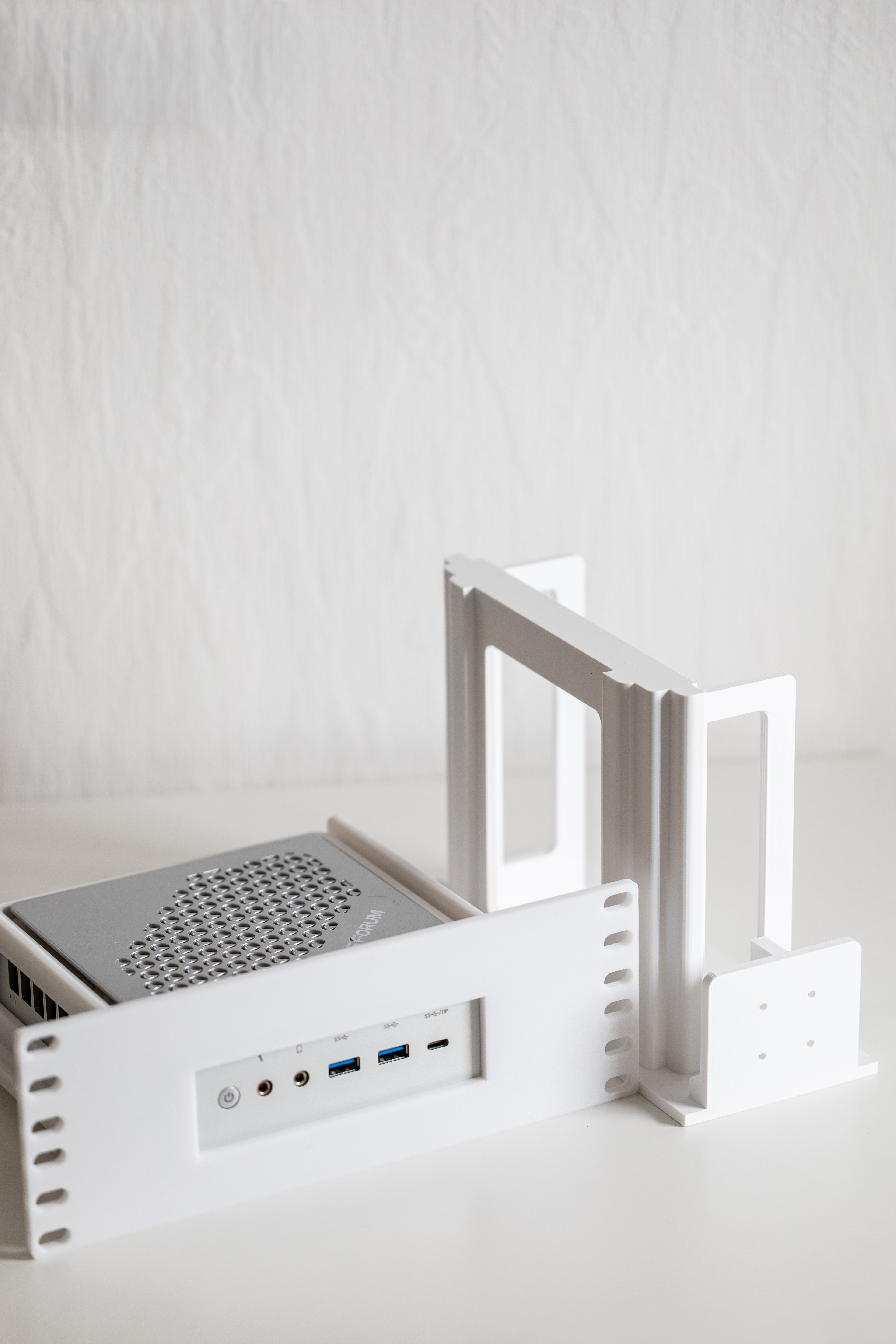 2HE Halterung für MinisForum HM90 – 19 Zoll & 10 Zoll Mini PC Halterung