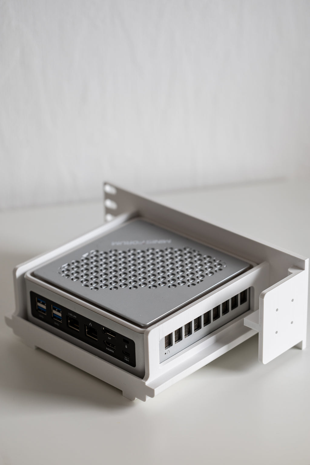 2HE Halterung für MinisForum HM90 – 19 Zoll & 10 Zoll Mini PC Halterung