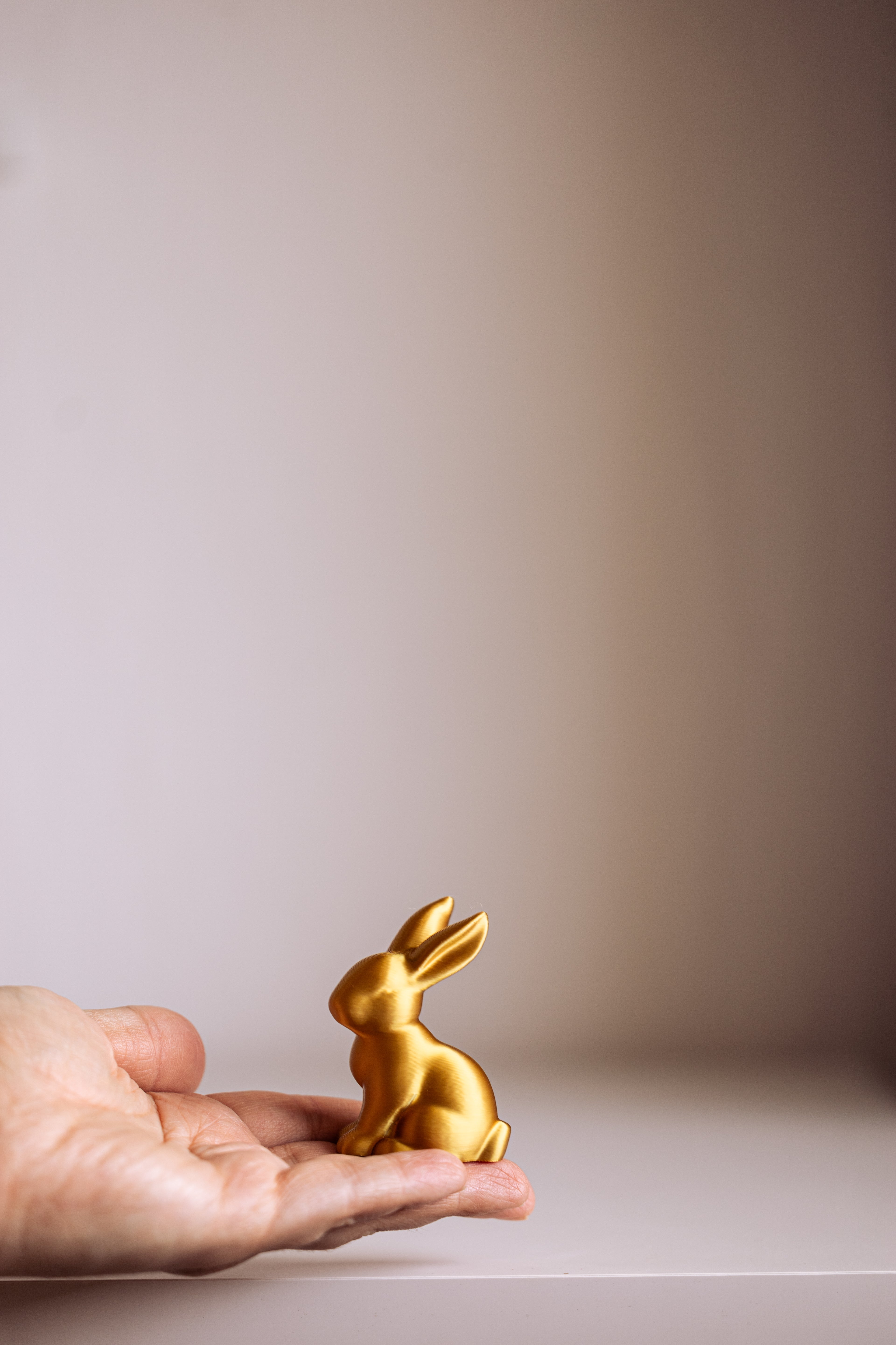 Süßer Osterhase und Ei – Perfekte Osterdekoration für Ihr Zuhause