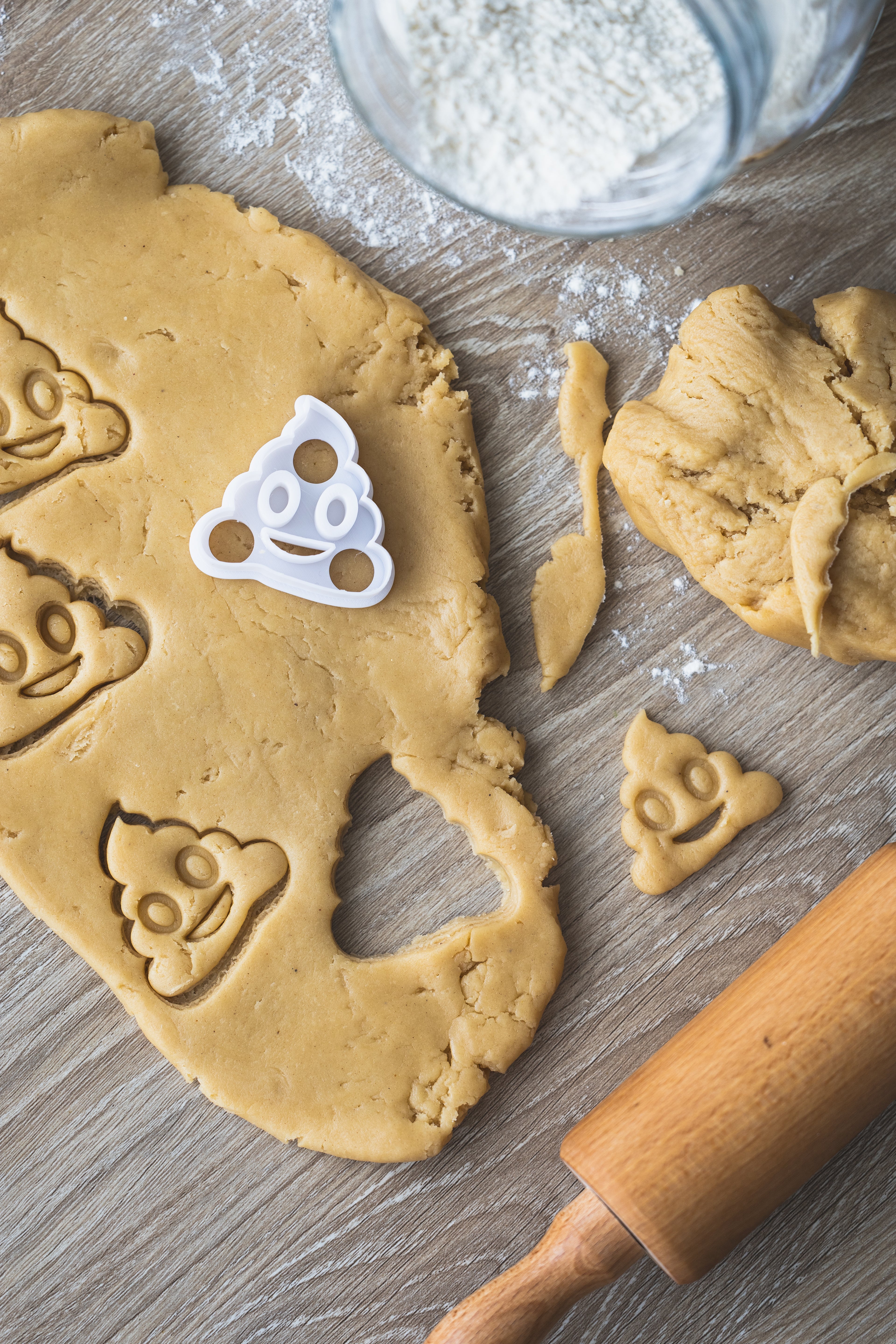 Poop Emoji Cookie Cutter (4,5 cm bis 9,5 cm)