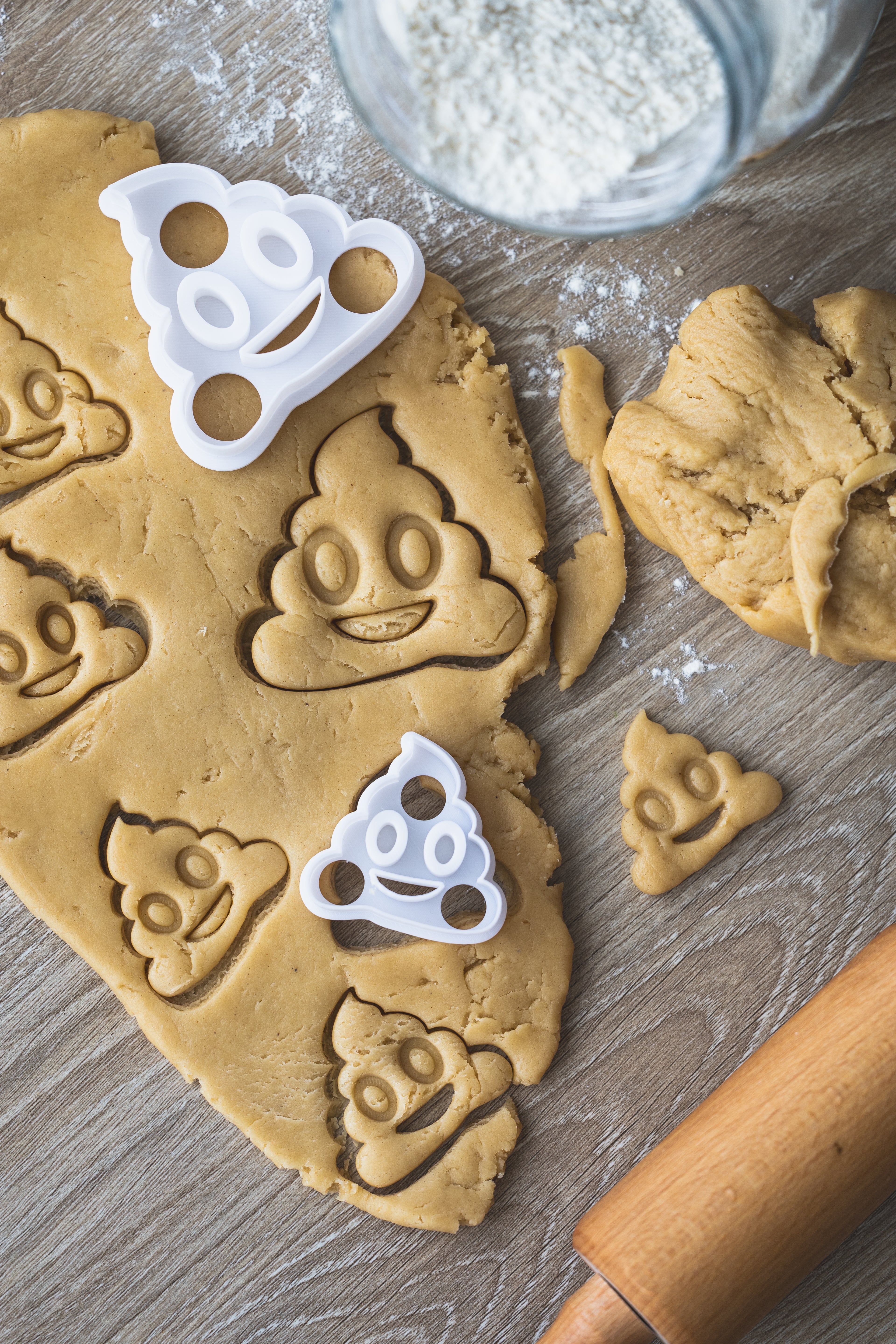 Poop Emoji Cookie Cutter (4,5 cm bis 9,5 cm)