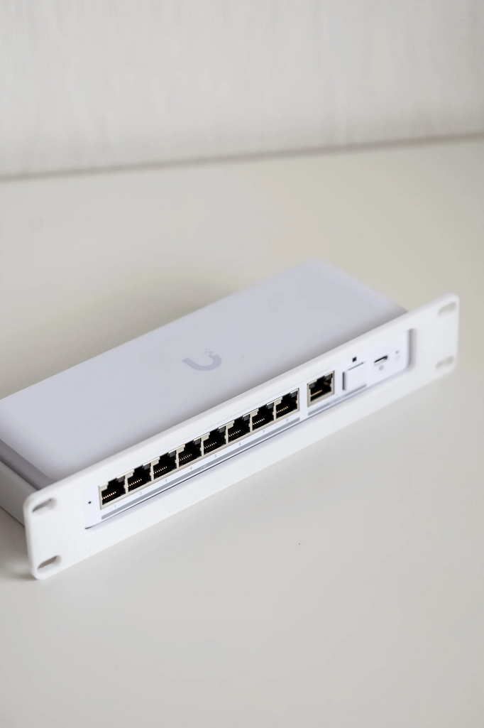 1U RackMount Halterung für UniFi Flex 2.5G USW-Flex-2.5G-8 / PoE – 10 Zoll & 19 Zoll