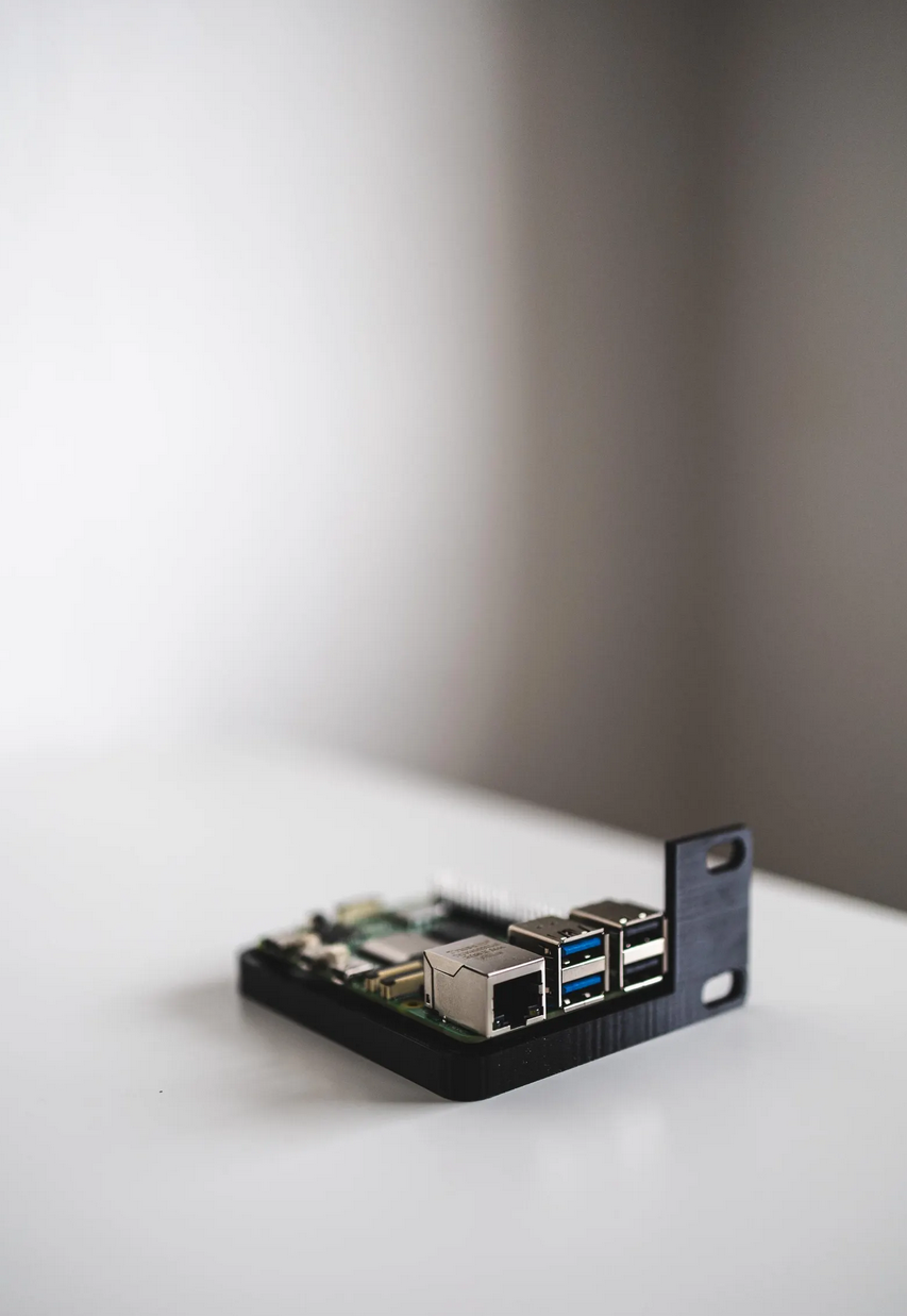 Rackhalter für Raspberry Pi 4/5 - 1HE 19/10-Zoll Halterung